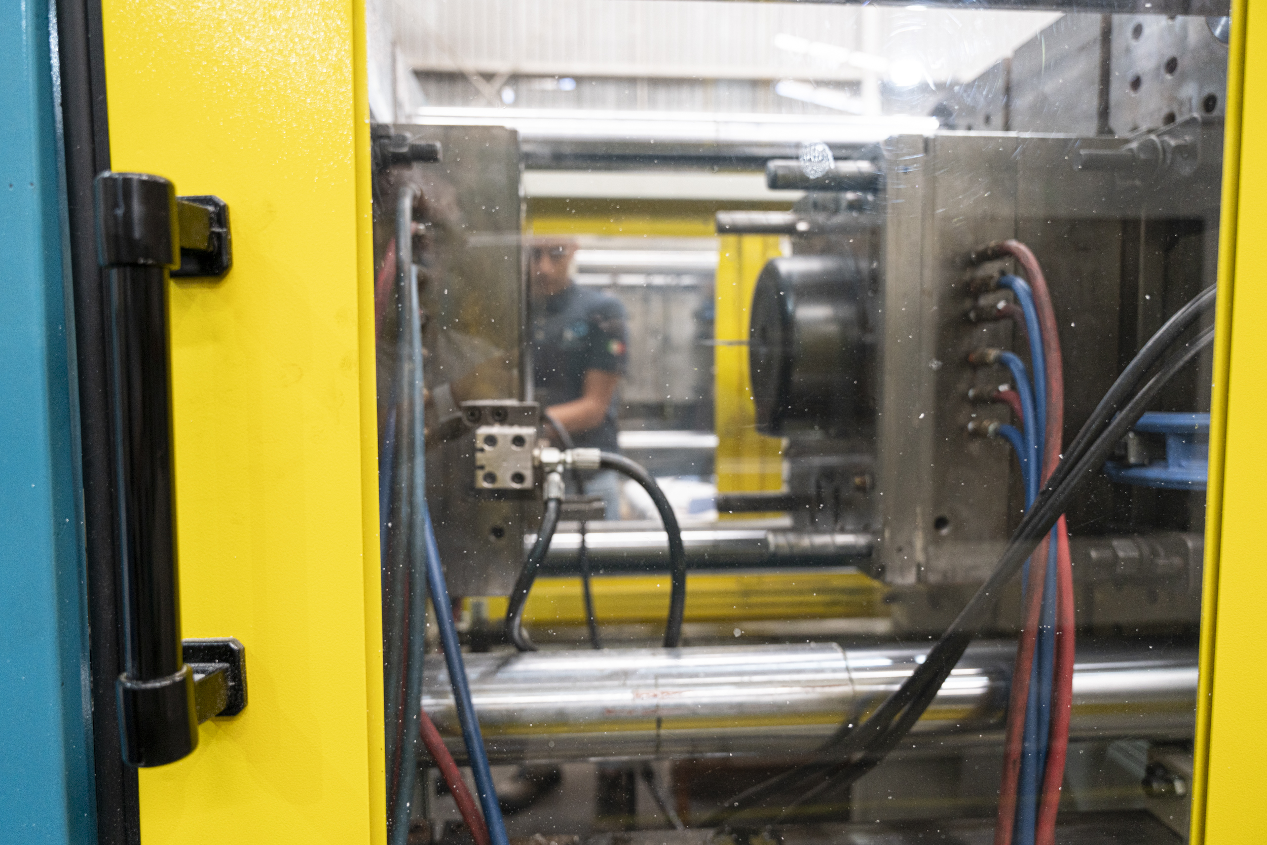 Tecnolog&iacute;as avanzadas de corte por electroerosi&oacute;n y fresado CNC en la fabricaci&oacute;n de moldes